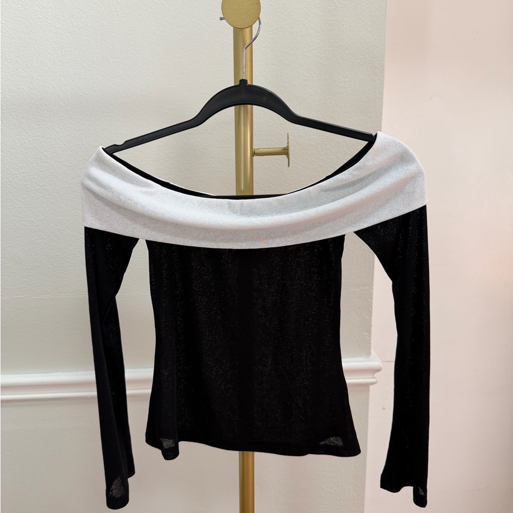 ALL THE WAYS (Revolve) Off shoulder top - Picture 3 of 5